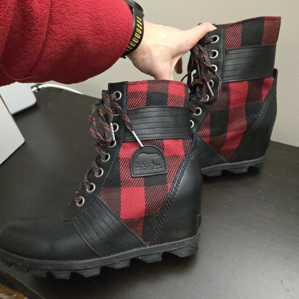 Sorel Lexie Black Red Checkered Buffalo Plaid Lace Up Wedge Ankle Boots